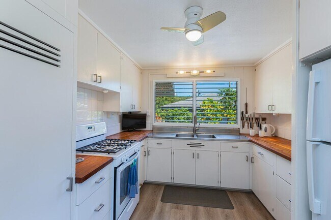 Photo - Charming 2 Bedroom Rental with Stunning Mountain Views – Available only April 15 to October 31, 2026