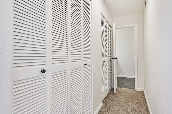 Photo - 425 E Castle Harbour Dr