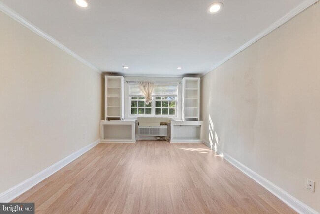 1732 W Abingdon Dr Unit 301