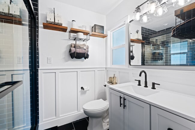 Photo - 3689 Suzanne Way