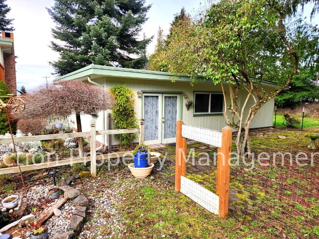 Photo - Furnished cabin on 3 acres, in Sequim Unidad Cabin