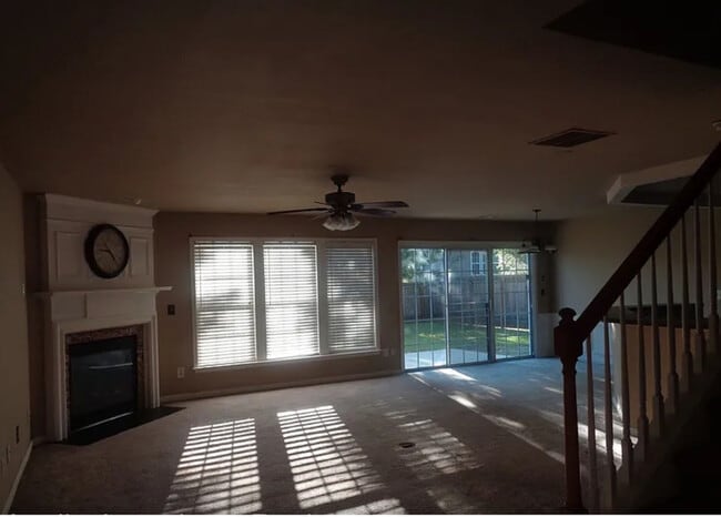 Photo - 3303 Saville St SW