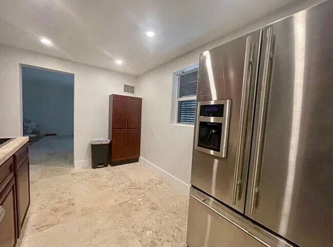 Photo - 656 Manor Dr Unit #1