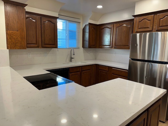 Photo - 735 W 31st St