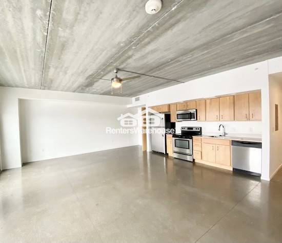 Photo - 350 E Locust St