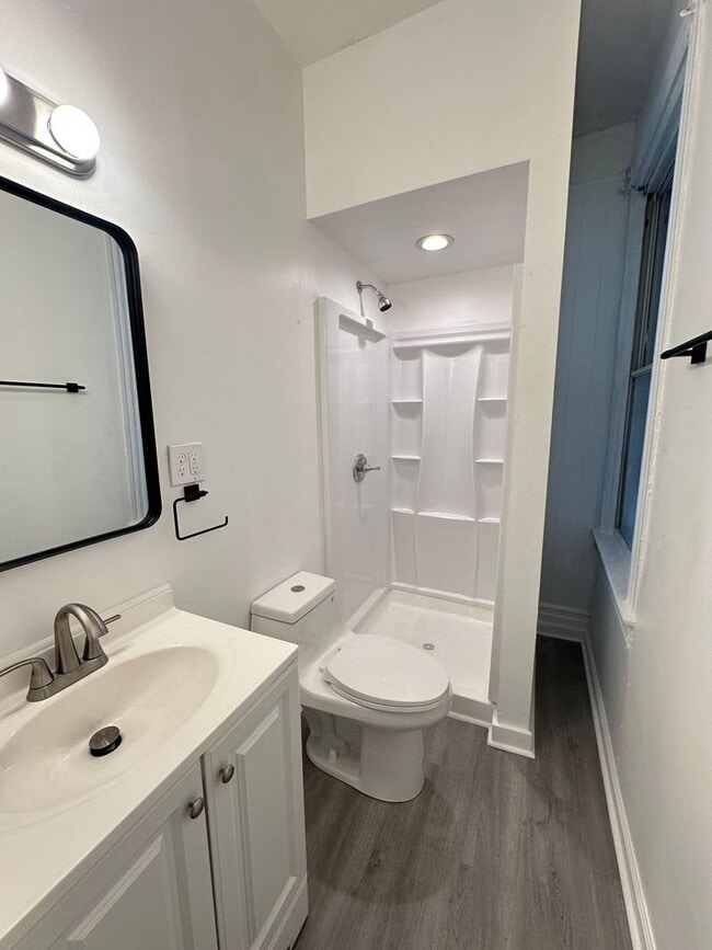 Photo - First Floor 1 Bed, 1 Bath Apartment in Sha... Unit 1
