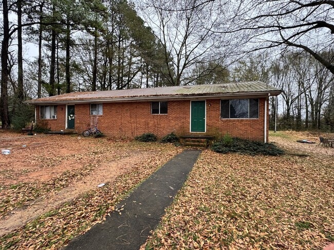 Building Photo - 2/1 outside city limits of Shelby, NC
