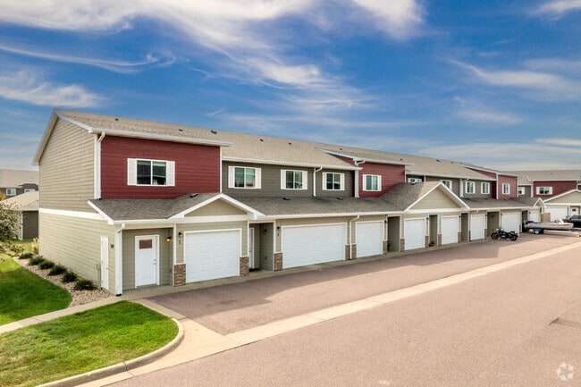 Building Photo - Jackson Heights Apartments & Townhomes