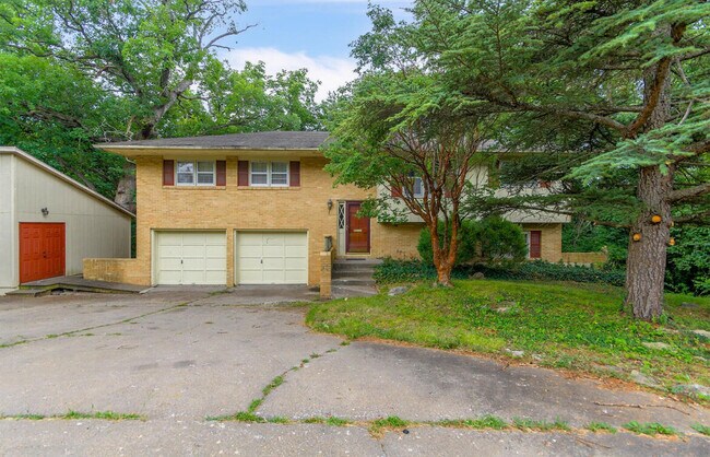 Photo - 2500 W Rollins Rd House