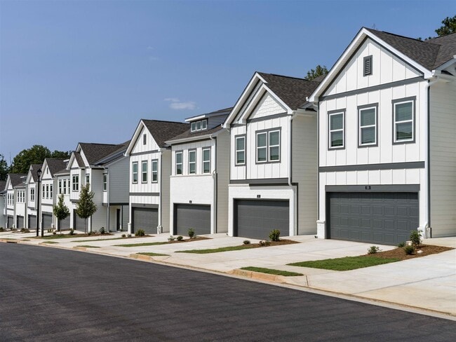 Building Photo - Amavi Twin Lakes Rental