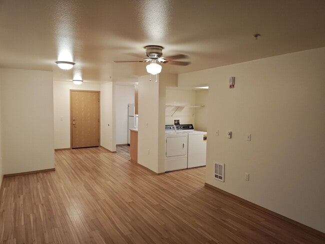 Photo - Spacious 3 bedroom unit! Unit E353