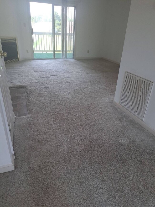 2 Bedroom 2 Bath Condo on the 3rd floor - 2 Bedroom 2 Bath Condo on the 3rd floor