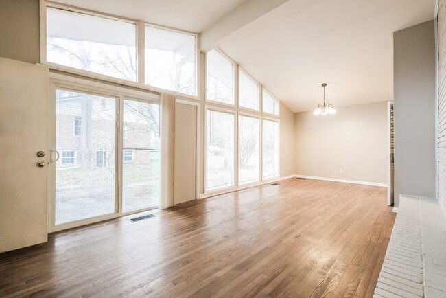 Photo - 2076 Cherrybrook Dr