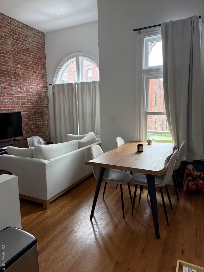 Building Photo - 444 Main St Unit 2