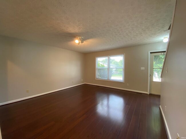 Photo - 163 Willow Ct