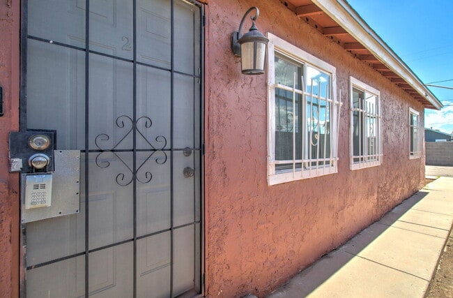 Building Photo - 1501 E Roosevelt St Unit 3