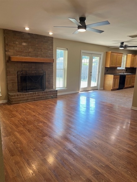 Photo - 538 E 138th Pl