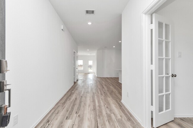 Photo - 2932 Cordova Hl Dr