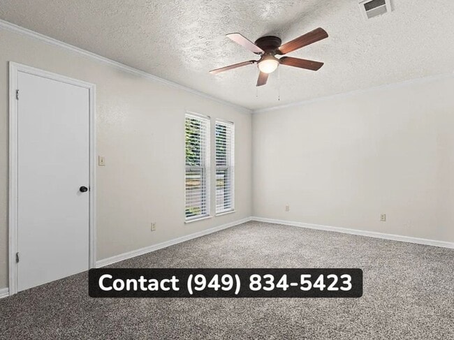 Building Photo - 122 Carriage Ln
