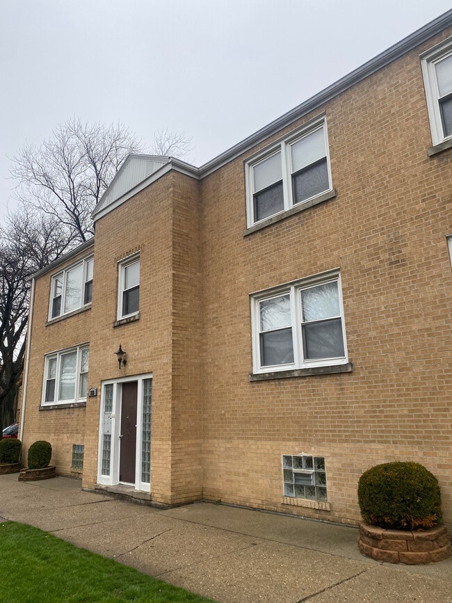 Photo - 2650 W Granville Ave Apartments Unit G