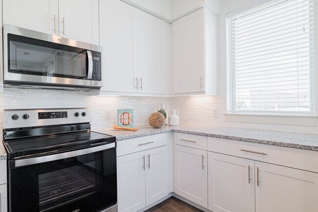 Photo - Live Rent-Free for 8 Weeks + Pocket a $500... Unit WO2