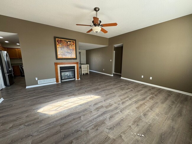 Building Photo - 3 Bedroom Home available