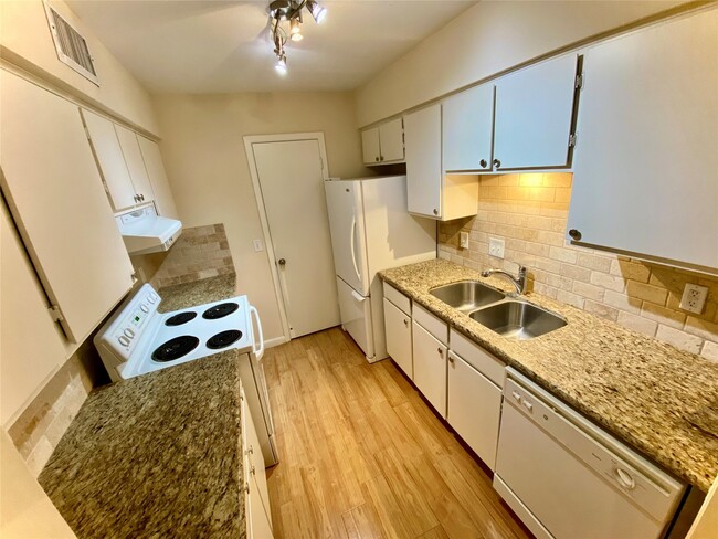 Photo - 7575 Katy Fwy Unidad True