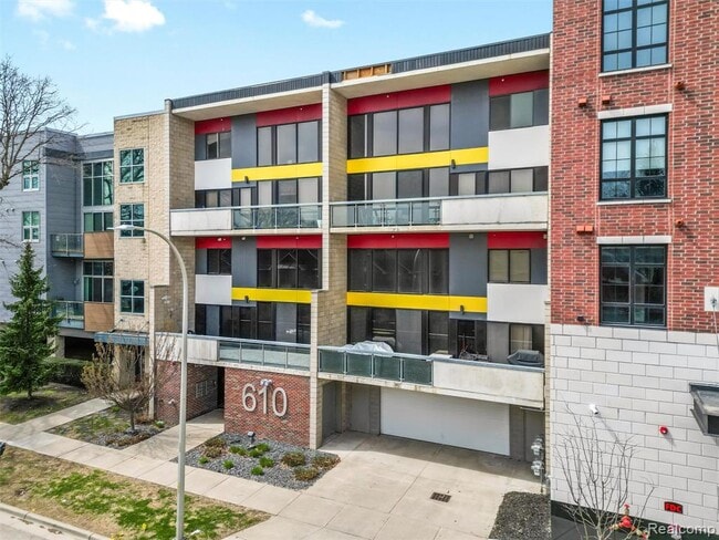 Building Photo - 610 S Troy St Unit 103 Rental