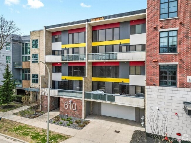 Building Photo - 610 S Troy St Unit 103 Rental