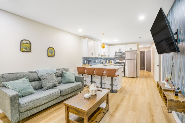 Photo - 1704 N Springfield Ave Unidad 1