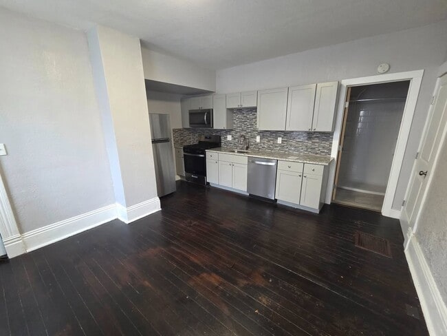 Building Photo - 2321 Ashland Ave Unit 3