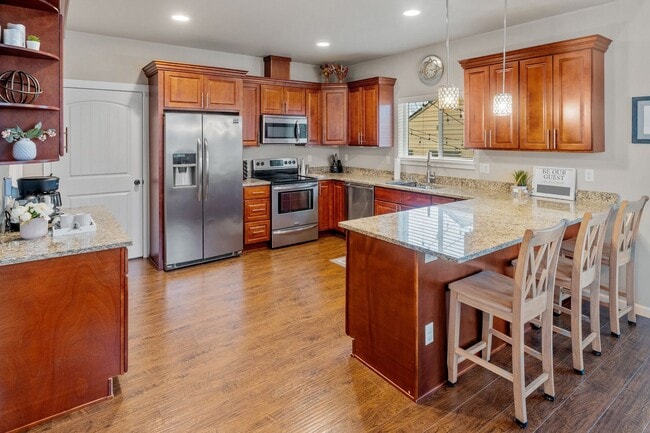 Photo - Central Tacoma home - 3 bedroom 2.5 bathroom with 2 Car garage and nice yard - Available May 2026.