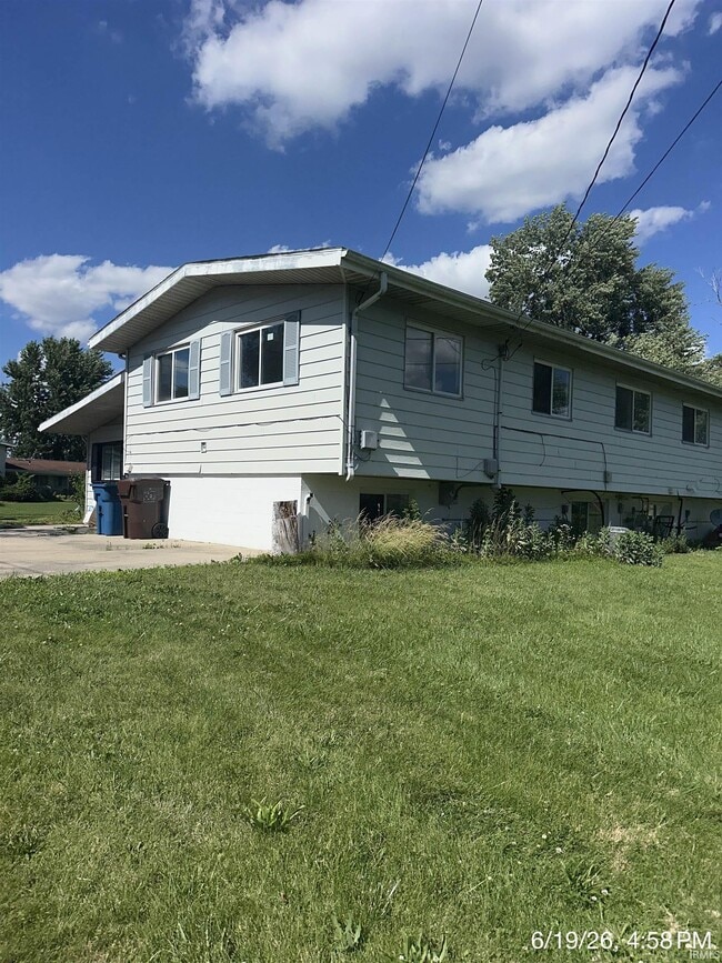 Photo - 3235 Schilling St