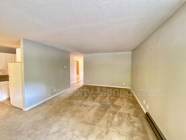 Photo - 321 Bellevue Way SE Unidad 406