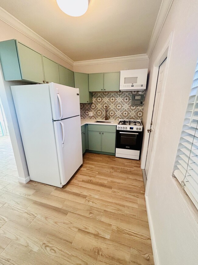 Photo - 18 S K St