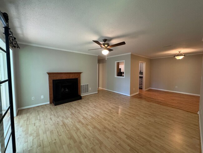 Photo - 630 Balfour Rd