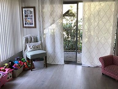 Building Photo - 1517 E Garfield Ave Unit 54