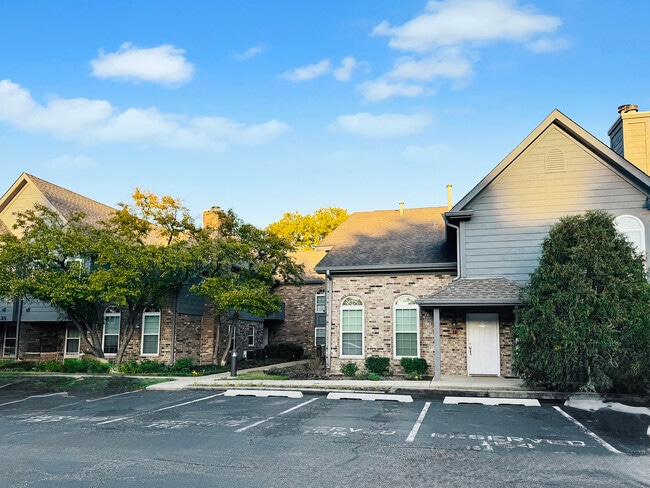 Building Photo - 35 Foxcroft Rd Unit 115
