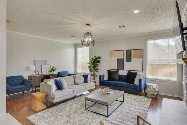 Building Photo - 7402 Brookhaven Dr Unit ID1019490P