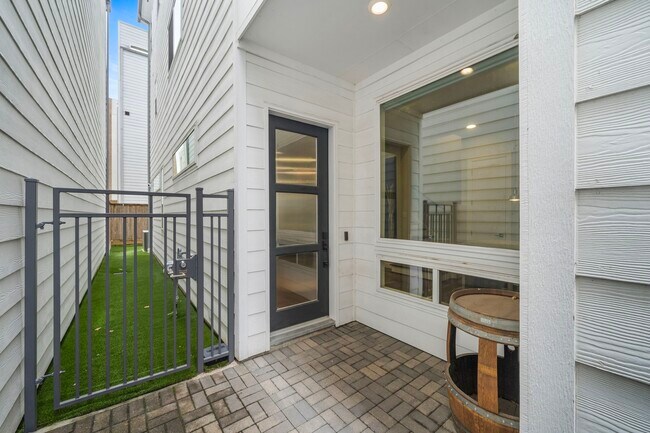 Photo - 1217 Crockett St