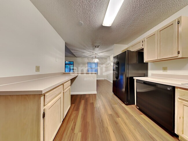 Photo - 8016 Queensferry Ln