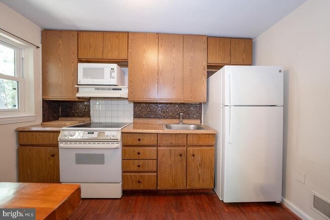 Photo - 418 Weadley Rd