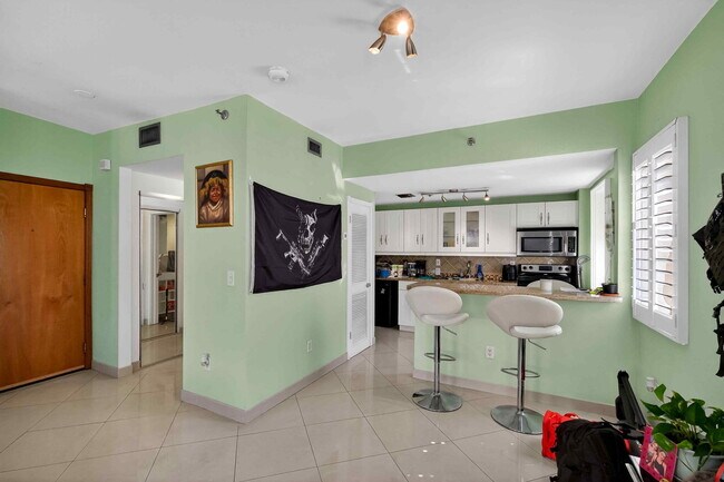 Building Photo - 802 Euclid Ave Unit 104