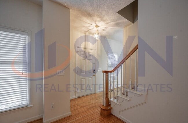 Photo - 15 Woodcliff Cir