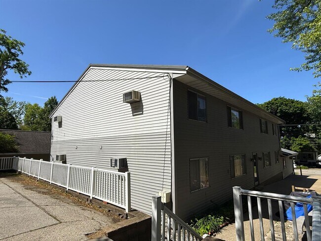 Photo - 630 S Governor St Unit 9