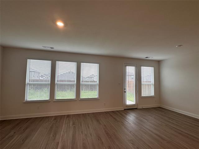Photo - 649 Saxony Dr