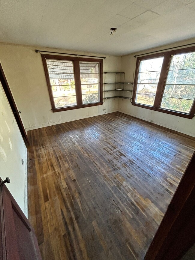 Photo - 102 E Charlotte Ave