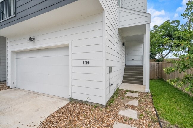 Photo - 104 Tolima Dove St