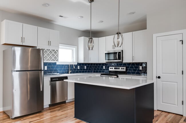 Photo - 313 W 26th St