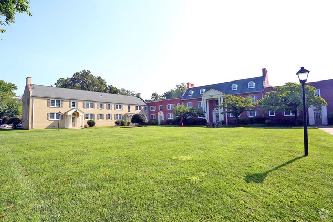 Larchmont Apartments - Larchmont Apartments